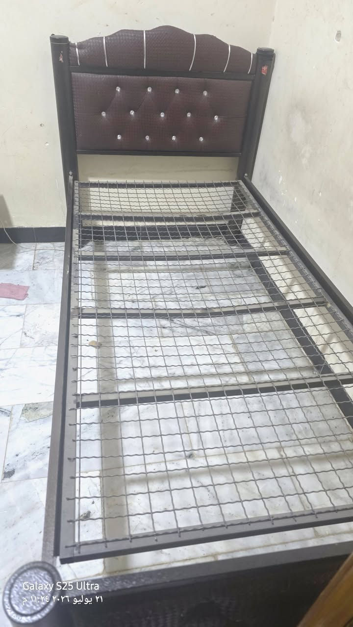 سرير عدد اثنين نهايته الواحد ب٣٠ اخذناهن ع ٧٠ 
*********** واتساب
