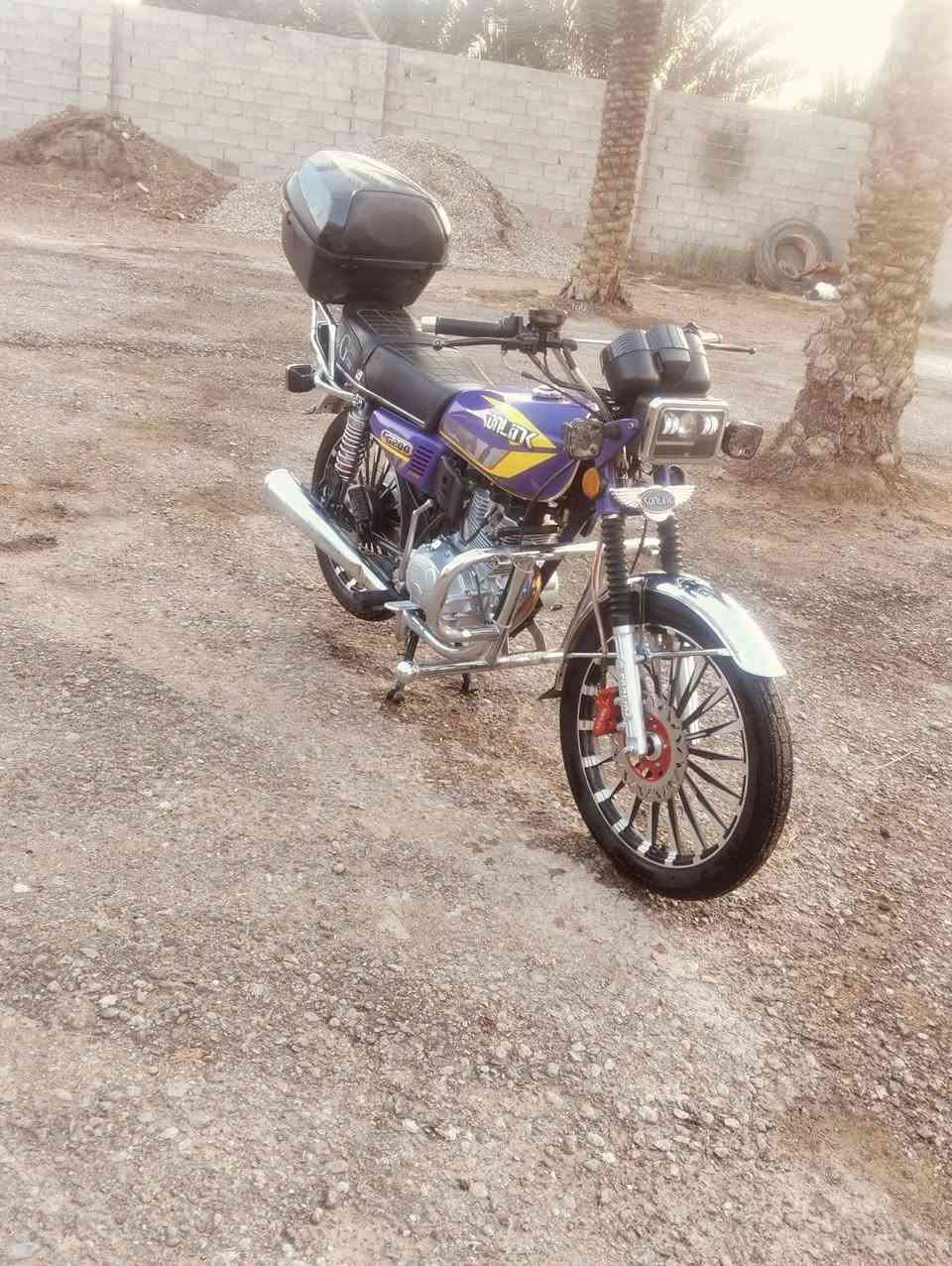 السلام عليكم دراجه للبيع ماكينه 200 موديل 25   
سعر 900 بيها مجال ***********
