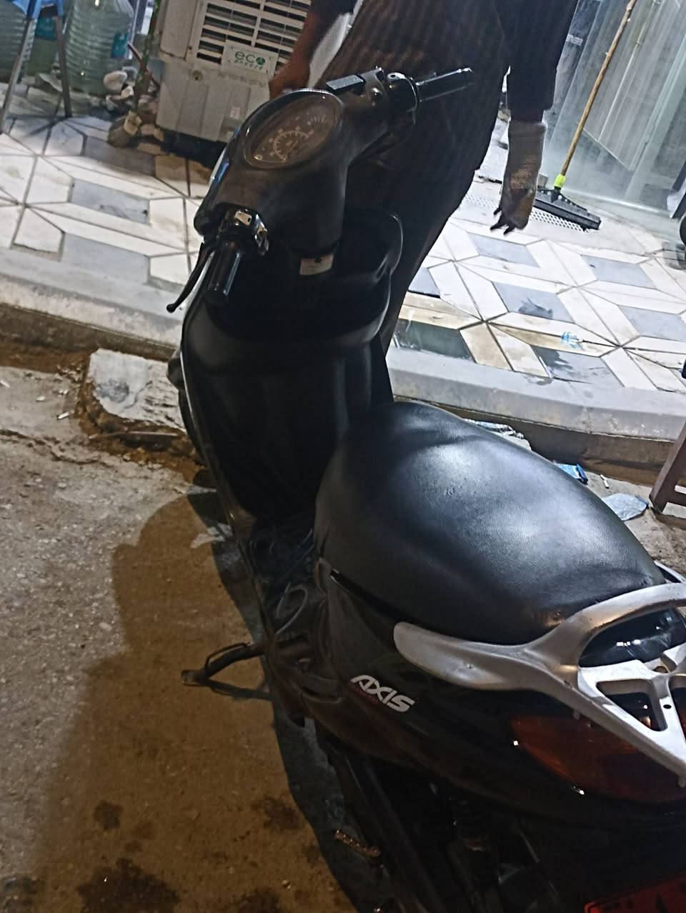 دراجة اكزز فقط للبيع بدون مراوس دراجة نضيفة وحلوة مكينه حلوة ناعمه كهربائيات زينه نكرة سلف بأي وقت انا مكلف بالنشر الولد مداريها ومن الشغل للبيت ومن البيت للشغل الولد رايدها ب٦٥٠ متوفر واتساب فقط *********** راسلوني هنا وبخدمتكم
