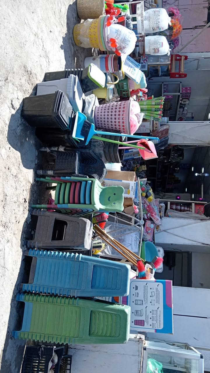 السلام عليكم مجمع رواد للتجهيزات المنزلية حاجه ١٠٠٠ وحاجة ب٥٠٠ كوزمتك ومنضفات وهداية وورد بانواعة
في سوق ال٤٠٠٠ قرب اسواق حازم العبودي مقابيل علوة الذهيباوي للتواصل واتساب ***********.
*********** 
يوجد خدمة توصيل
