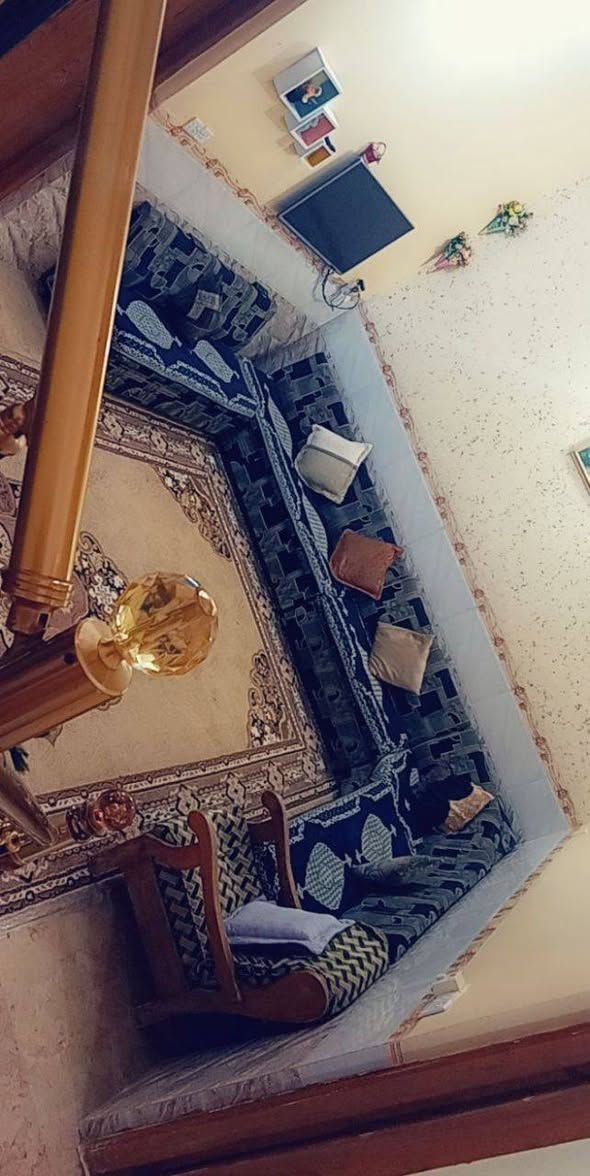 السلام عليكم بيت للبيع المساحه ١٥٠م مكانه بالناحيه قرب ثانوية الجولان السعر ١٤٠ وبي مجال
*********** متواجد واتساب
