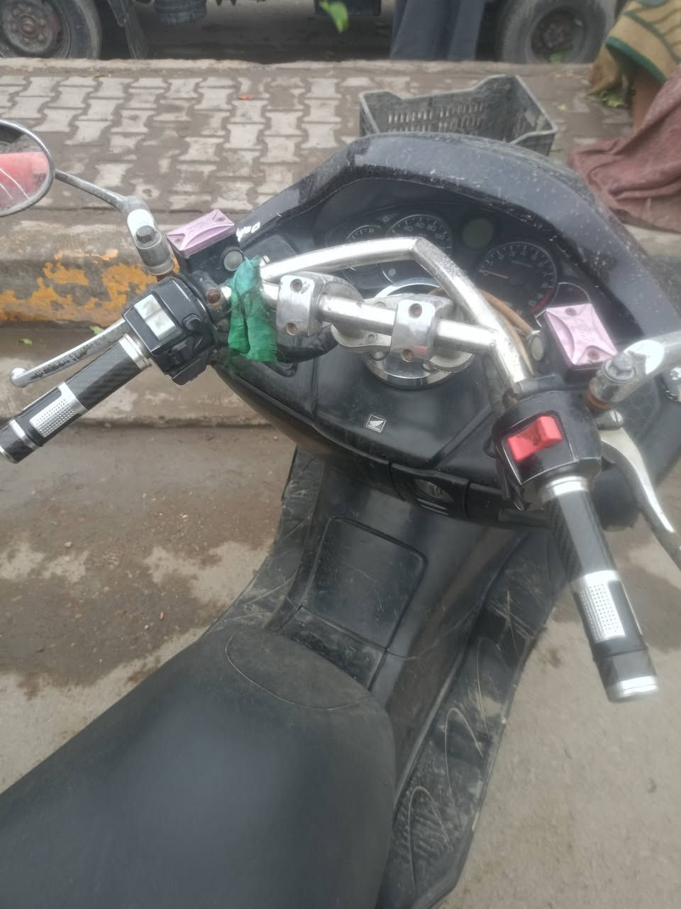 السلام عليكم دراجة فورزا 09 دراجة نظيفة خير من الله الدراجة نكرة سلف بكل وقت لا تنقيص ولا تبخير العنوان مدينة الصدر الرقم ***********
