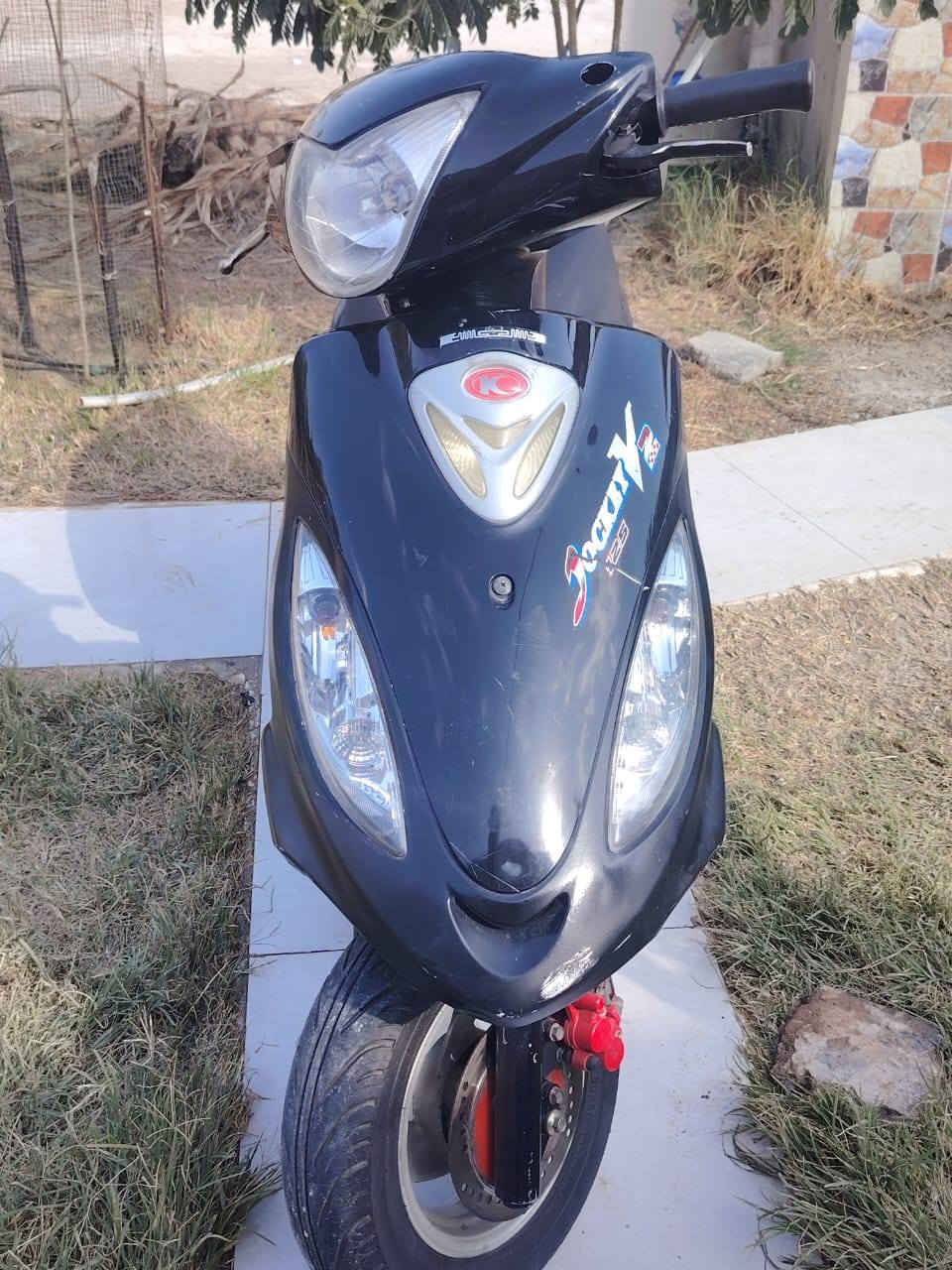 السلام عليكم 
دراجه V2 حاويه نضيفه برغي ما مفتوح بيه السعر 850 الف  للاستفسار اتصل 
***********
