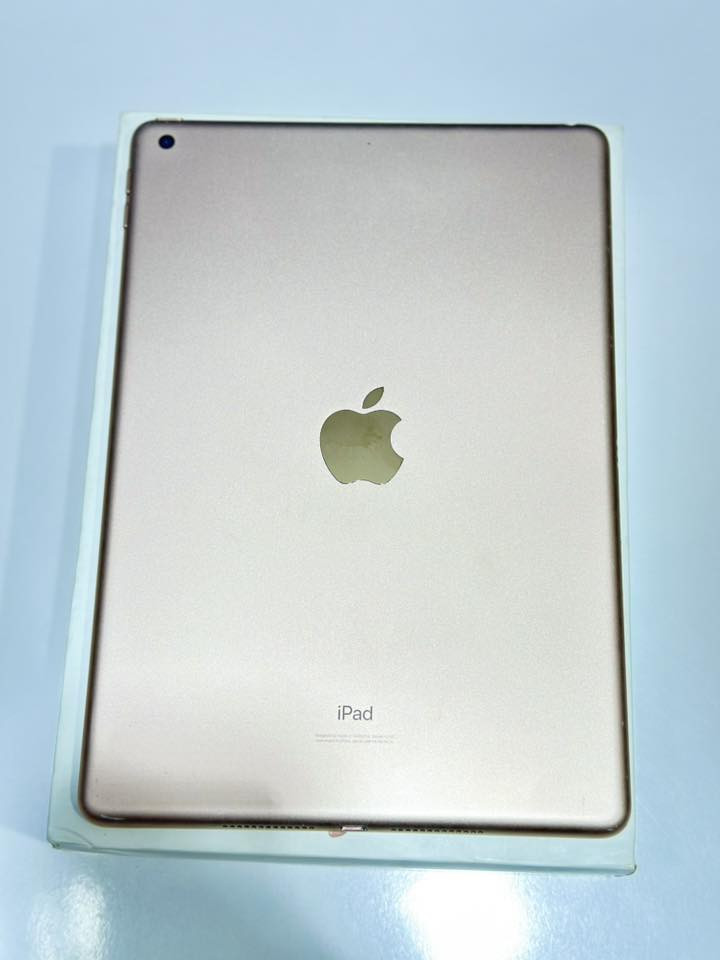 ايباد 7 ذاكره 128 نضيف الجهاز ما مفتوح ابداً وكلشي شغال 
فقط بطاريته شويه تعبانه الملحقات بس كارتون بدون شاحنه  السعر 225 وبيه مجال قليل
الرقم ***********
