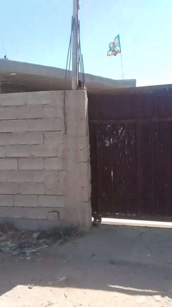 متوفر نص دونم سند 25طابو زراعي مبني بي بيت طابق واحد مساحته 210متر زاد مسبح وحديقه ومحميه مكان سلاميات قرب سيطره ابو ريشه اتصل ***********
