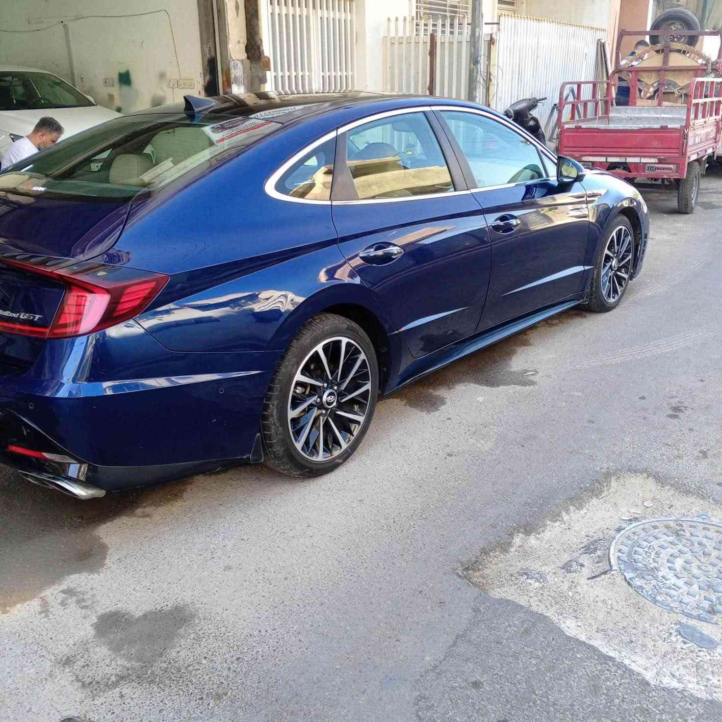� للبيع سوناتا 2021 وارد أمريكي – Limited (أعلى فئة)

✔️ محرك 1600 تيربو
✔️ جير أوتوماتيك 8 سرعات
✔️ فتحة بانوراما
✔️ بصمة تشغيل وبصمة أبواب
✔️ ريموت ستارت
✔️ مقاعد جلد
✔️ تبريد وتسخين للمقاعد الأمامية
✔️ مقاعد كهربائية مع ميموري للسائق
✔️ شاشة كبيرة + شاشة عدادات ديجيتال
✔️ Apple CarPlay & Android Auto
✔️ شحن لاسلكي
✔️ نظام صوت Bose
✔️ كاميرات وحساسات أمامية وخلفية
✔️ مثبت سرعة راداري
✔️ الحفاظ على المسار (Lane Assist)
✔️ تحذير النقطة العمياء
✔️ فرملة طوارئ
✔️ فتح الشنطة كهربائي
✔️ إنارة LED كاملة
✔️ رنكات أصلية

🔹 الحادث مثل ما موضح بالصور، والتصليح متعوب عليه والسيارة حالياً جاهزة وما بيها أي ملاحظات.

💵 السعر: 174 ورقة، قابل للتفاوض بالمعقول بعد المعاينة.

📍 الفحص خير دليل، واللي يريد يعاين أو يستفسر يتواصل خاص أو اتصال
***********
