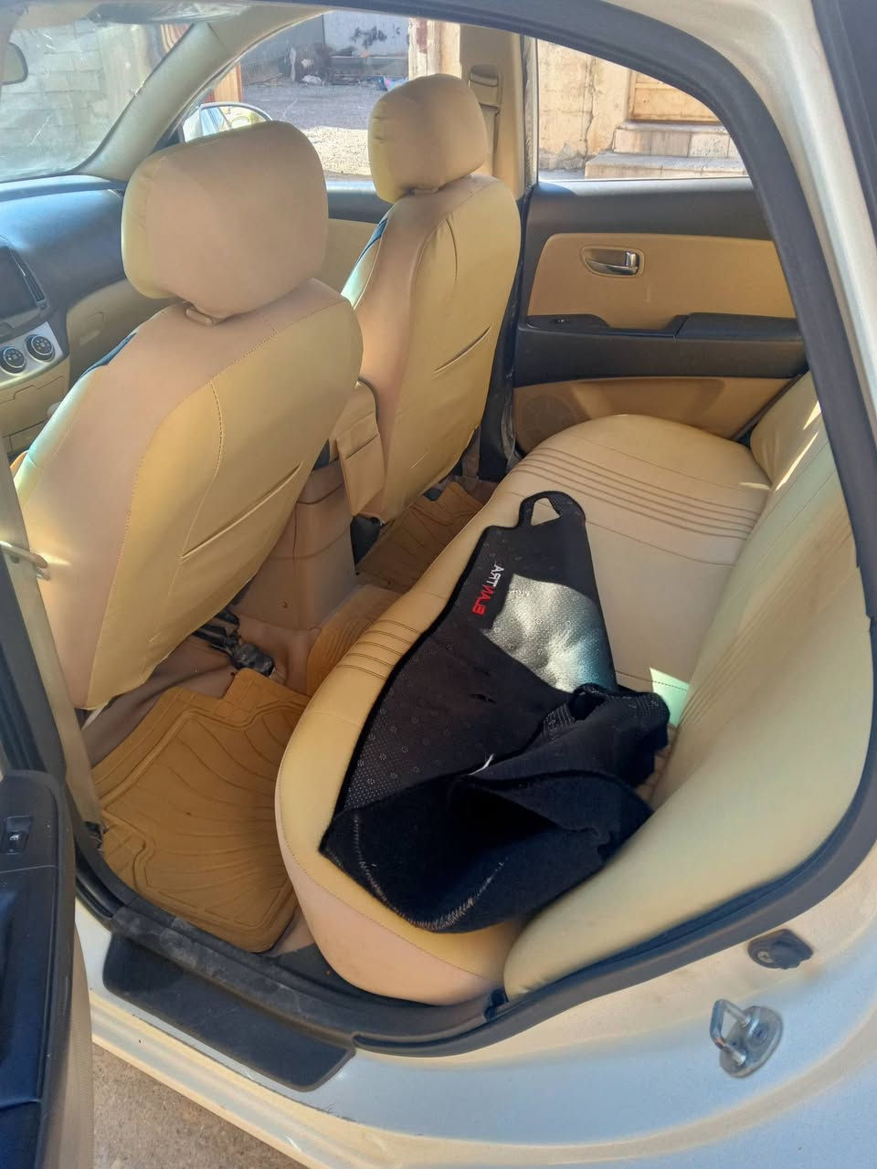 النترا موديل 2010 السيارة بيها بوند وجملق أمامي صبغ بدون دواخل السيارة جاهزة شرط تتكاتب مع الشرعي اخون السيارة مول الي الشراي يخابر صاحبها على الرقم/***********/***********/بيها كربون بانزين السعر 117 وبيها مجال
