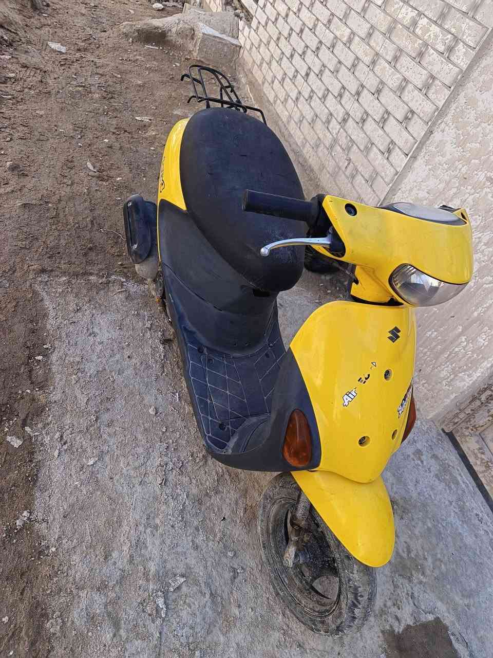 سلام عليكم عندي دراجه كلاسك ياباني اصلي كلهه بلاديه فقط بهاي المطره دخلت بل مي وطفت عندي وماعرف شبيهه ابيعهه على حطتهه كومت حديد سعرهه 200 وبيهه مجال مكاني نجف الي يردهه يراسلني او يتصل عل رقم ***********
