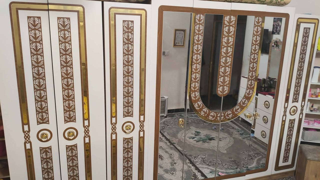 ***********
شراي يتفضل واتساب 
غرفه ٩ قطع وياهه الدوشك سعر مناسب عنوان بغداد الشعب نظافتهه ٩٠%
