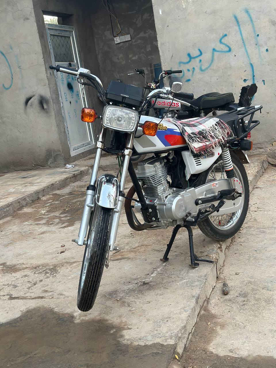 سلام عليكم شباب دراجه اربعه كير للبيع نامه متياز باب اول أوراق اسكنر مو استنساخ كرتوني اخو الصولي موديل 2025 دراجه كامله او مالبيهه كل نقص السعر ٦٥٠ او بيه مجال رقمي ***********
