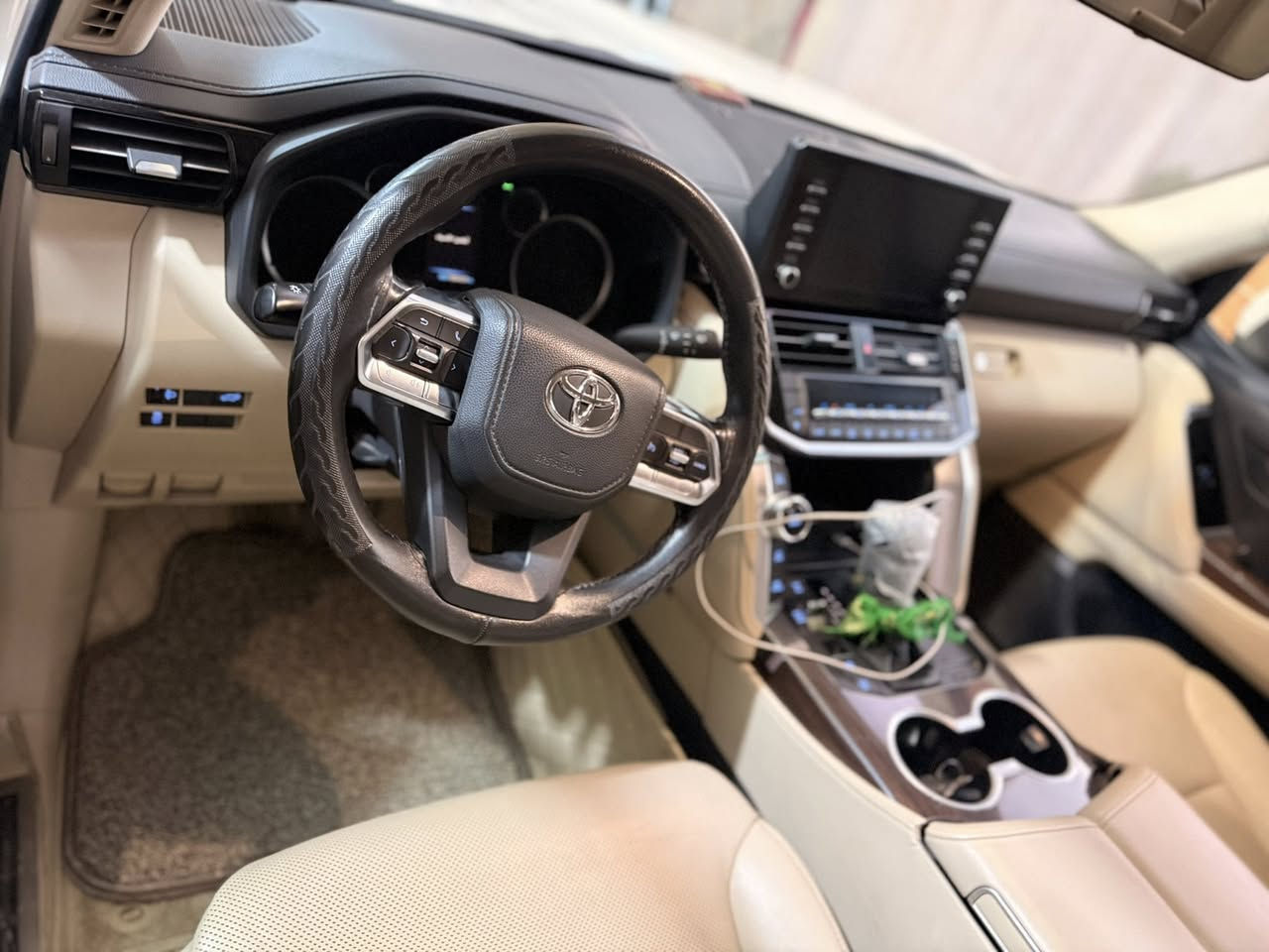 لاندكروز 2022  ساز تطبيق باب اول 1️⃣✅
ملاحضه : السياره مغلفه PPF ضمان 10 
               سنوات مغلفه من الزيرو لحد الان 

مكفوله من الضربه  والصبغ والبارد 
 جديده جدا وما تصرف عليها ايشي انشالله 
 وبالخير على الياخذها 

محرك ٦ سلندر  ٤٠٠٠

كير محرك  مكفولات

كامره بلاديه

طفايه  بالصدر

حساسات امامي خلفي

زراك لايت 

ترحيب   شاشه 

غرفتها جديده جلد

تحكمات جهتين

اناره محيطيه داخله وخارجيه

علامه لاندكروز بالابواب

فرشات وعده وكتلوكات بلاديه مال شركه 

فتحه  بصمه 

صدر امامي خلفي جديد 

تخم تاير وباتري جديد 

رقم بغداد باسمي 
تحويل ثاني يوم بغداد

هزه جديده والارقام الانكليزيه الجديده

مكاني بغداد البياع

للاستفسار:***********
                ***********.             .
