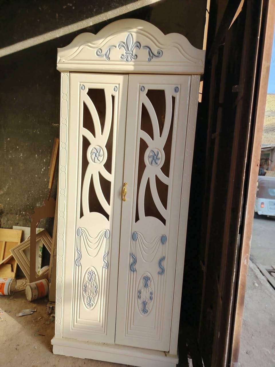 غرفه أم خمسه كامله وجاهزه أي نقص مابيه من جام وقفل ويادات السعر ٥٥٠ ألف العنوان ذي قار قضاء الغراف قرب علوة الاسماك محل نجارة أثير ***********
