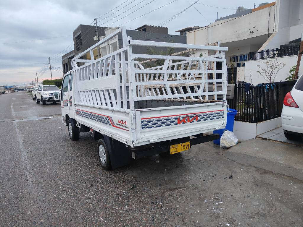 ماڵی ئیش و کاسبیە ئەم سەیارەیە کیاى ڤونتيرا دووبارە نەبڕاوە 
مۆدێل2000  شوێن هەولێر
***********  ***********
گێر و مەکینە و ئەکسل مەزبووتە جام کارەبایە ناوگاعیە
 ویل کەپە  سەیارەیەکی جوان و بەهەڵمەتە کەم گاز ئەخوات شەش تایە خاوێن و مەزبوت
 ئەو چەم چەیەی سەری لەگەڵێتی  سەیارەیکی جوان و ماڵی کاسبیە ئەوەی خوازیارە با تەلەفوون بکات سعری 28$ وەرەقە أربيل, العراق
