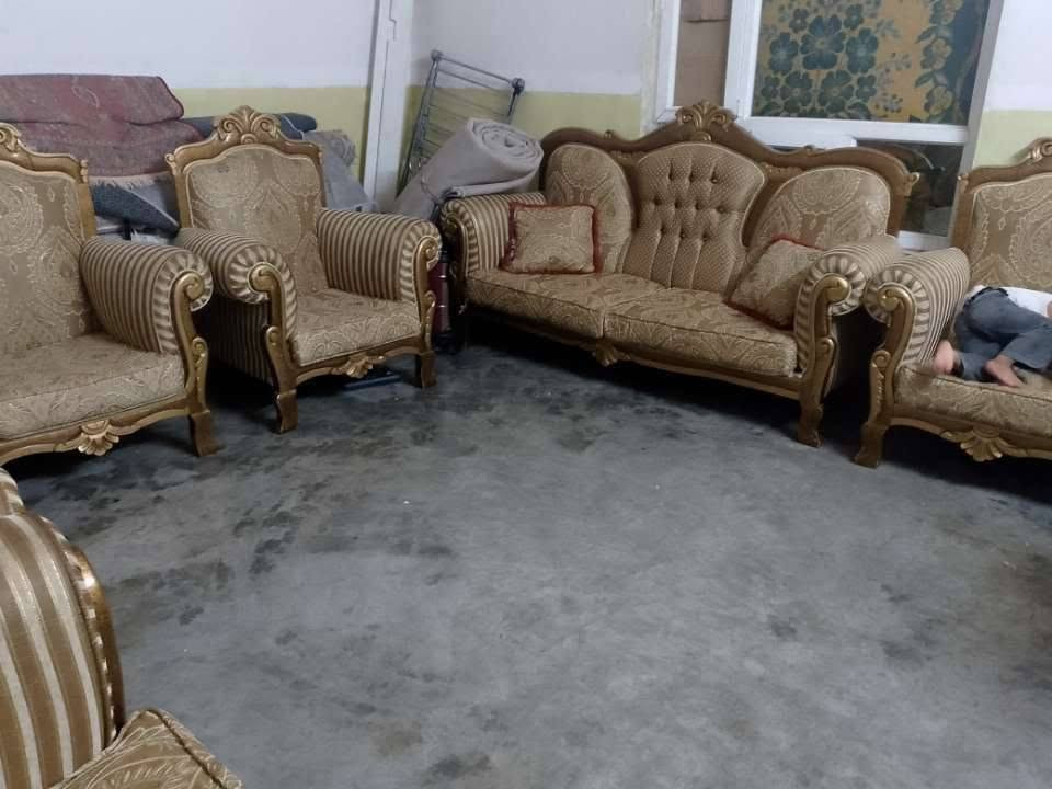 ئەم تاقمە قەنەفە بۆفرۆشت
پاک وبێ عەیبن
سعری 175هەزار
شوێن نزیک سمود ،،،

ژ.م ***********
