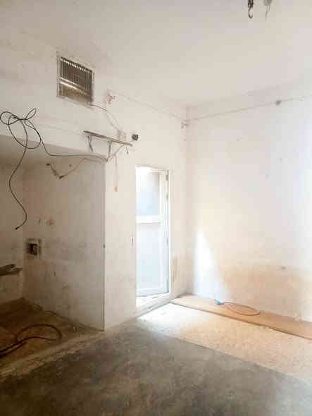 ياالله 

يوجد لدينا بيت للايجار حي ميسان شارع الجامع مساحه 100متر يحتوي على غرفه وصاله واستقبال ومطبخ وصحيات وفوك غرفه سعر الايجار 

 300الف واصل ماء وكهرباء كل شهر بشهره 

للاستفسار والمعلومات الاتصال بنا ع الارقام التاليه 

***********

***********

***********

او مراجعه مكتب ألروان للوساطه العقاريه والمقاولات العامه 

عنوان المكتب حي ميسان ع الشريط قرب صيدليه الشراع 

عندك بيت عرصه للبيع راسلنه وات ساب وتدلل
