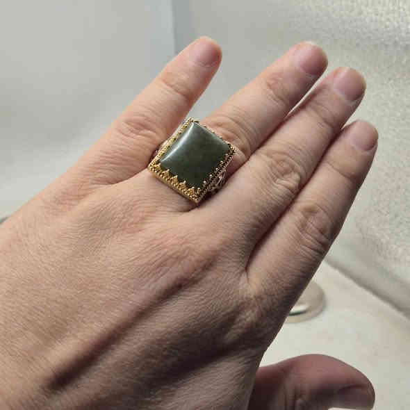 الحجر المظلوم ( ذو المنافع الكثيرة )
نافع لمرضى القولون _ للكلى _ للهدوء النفسي 

اليشم اليماني الطبيعي "اليمني" الأصيل
 فضة متينة عيار 930 / تاج نحاس نقي
حجم الفص راهي 
قياس الخاتم 22 _ 23 

للإتصال و المراسلة***********
🚗 خدمة توصيل كل مناطق العراق
💳 كارت ضمان (أصالة المنشأ & غير معالج )
📍 الكوفة _ شارع كوفة نجف الرئيسي _ مأكولات خوخة _ داخل فرع المطعم بغداد
