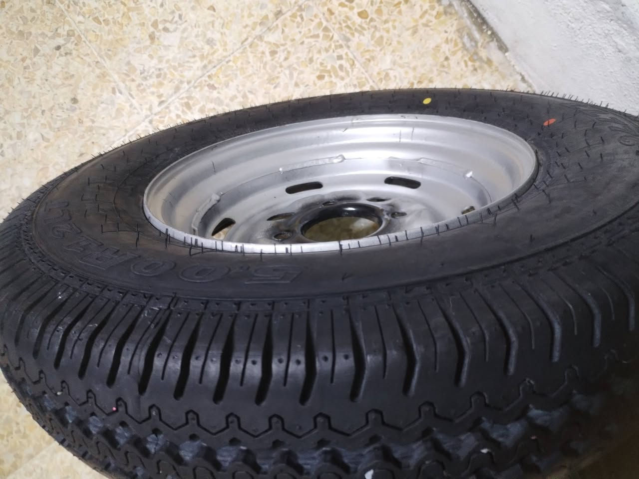 تريرات جدد خط ابيض نوعيه درجه اولى هما والويالة للبيع السعر 100قفل رقم الموبايل ***********
