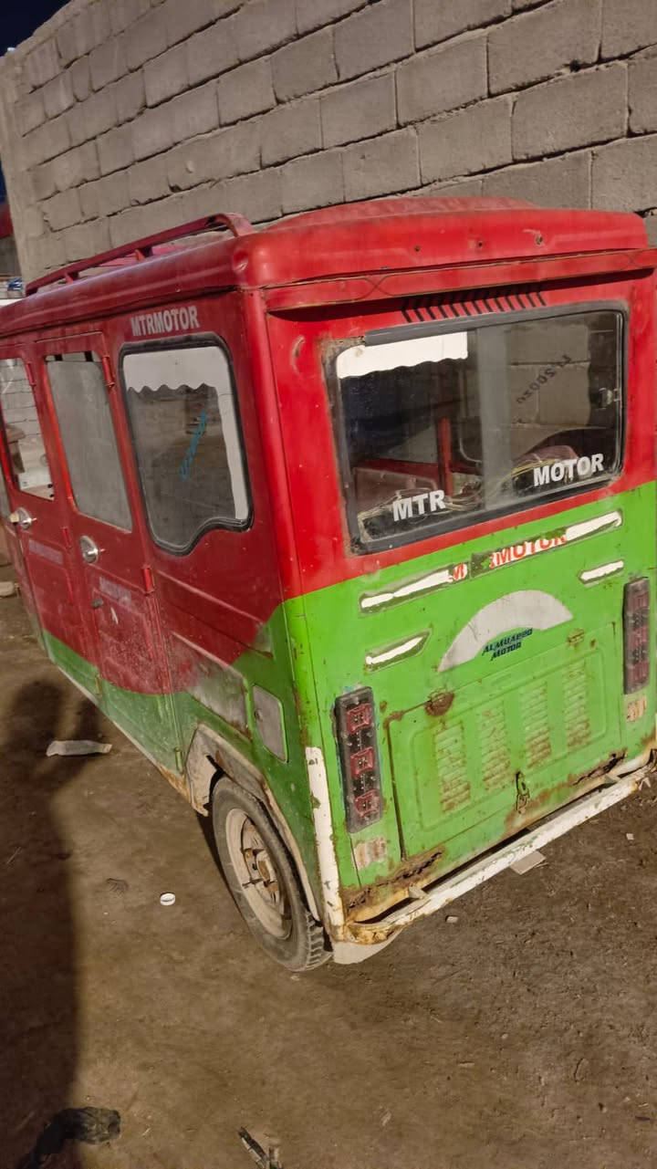 سلام عليكم تكتك صيني موديل 17اوراق مكينة قبل اسبوع شادة تشيل عبري 4نفرات من غير السايق حلوة ونضيفة سعر مليون مكان ابو الخصيب بهادرية ***********
