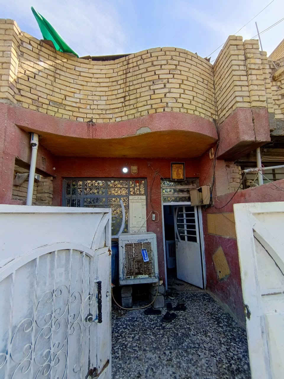 السلام عليكم توفر عندي بيت 100 متر جبهه-- 4/-- --نزال 25 /---زراعي البيت طابق واحد منطقة كامله كل الخدمات مي مجاري كهرباء تبليط موقع البيت البلديات الضباط خلف الصحفيين قرب مدرسه زين القوس منطقة حي الامير
للاستفسار *********** الرد واتساب ماسنجر حسن للعقار

السلام عليكم توفر عندي بيت 100 متر جبهه-- 4/-- --نزال 25 /---زراعي البيت طابق واحد منطقة كامله كل الخدمات مي مجاري كهرباء تبليط موقع البيت البلديات الضباط خلف الصحفيين قرب مدرسه زين القوس منطقة حي الامير
