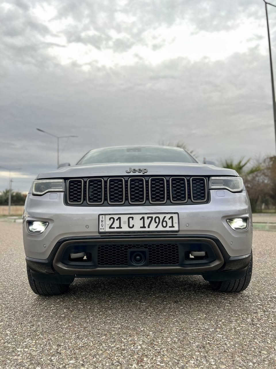 جيب كراند شيروكي اصدار خاص V6 3600
سعر مناسب
اعلى مواصفات بالجيب
كفالة عامة 
موديل ٢٠١٦    4*4 
دبل صالنصة + دبل هوك امامي
مواصفات ١/١
جكات تصعد وتنزل
3 رادارات ( امامية جوه الرقم + جانبية + خلفية )
حساسات امامية خلفية جانبية
CD جنجر بمكان تجوه
بانوراما
شفتات استرين
مانع تصدام + قيادة ذاتية + نظام تتبع + توقف ذاتي - اوتو تشغيل
دواخل ٣ الوان ( عسلي+ دشبول اسود مع ذهبي ) دشبول تطريز خياط
كشنات تبريد + تدفئه 
كشنات خلفية تدفئه
كشنات خزن ميموري
استيرن تدفئه + متحرك كهربائي
مودات قيادة +نظام سبورت
مراية متحرك ويه R + شفط
زينون متحرك 
صندوق شفط + دمام بالصندوق
جام امامي حساس يشتغل اوتو ويه المطر
نظام صوتي بوز
تخم تاير جديد
كير محرك بشرط
سنوية رقم هزه جديده سليمانية باسمي
مكانه كركوك 
سعر ٢٢٧ بيها مجال بسيط
***********
