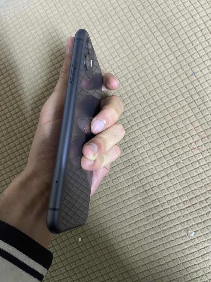 آيفون 11 لون اسود الجهاز عربي شرق اوسط بطاريه 83 ذاكره 128 الجهاز كل ابلادي ع وضع الشركه نظافة الجهاز 💯 اذا بي زلغ واحد تأخذ ابلاش الجهاز فقط مستبدل شاشه تجاريه اصليه ع فحص وين متريد تفحص سعر الجهاز 195 وبي مجال كلش بسيط العنوان بغداد المنصور رقم *********** وبي واتساب
