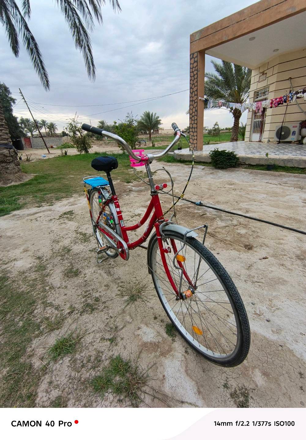 

بايسكل سيفتي حمراء بحالة ممتازة. مثالية للتنقل في مختلف الأماكن. الإطار الخارجي صلب مع تصميم جميل ومريح. تضم كشافات للرؤية الجيدة في الليل وحاملة خلفية.

