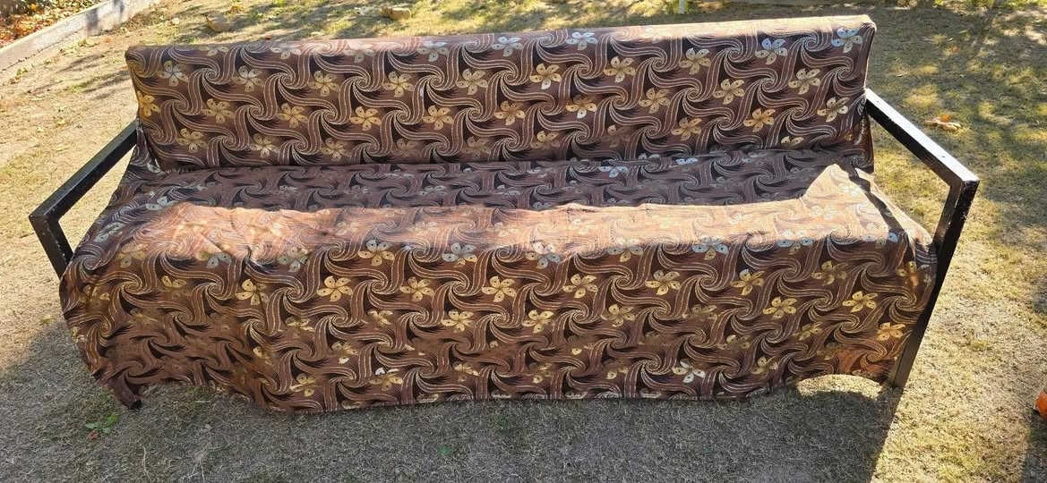 السلام عليكم يوجد عندي 5 قطع قنفات هيكل حديد احطاطه مثل مأموضح في الصور /#سعر #الوحده 50 الف للستفسار اتصال ع الرقم التالي ***********
