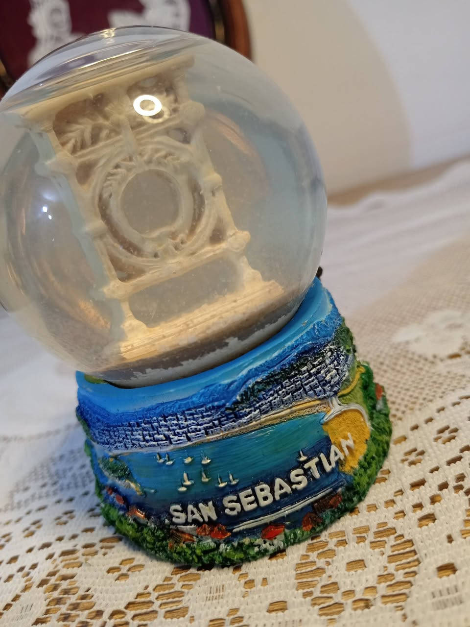 بلوره جميله جدآ
داخلها مجسم مااعرف عجينه رزن
السعر ٣٠٠٠ فقط


**إذا كنت صاحب هذا الإعلان وتريد حذفه لأي سبب، رجاءا أرسل رسالة إلى الدعم الفني**