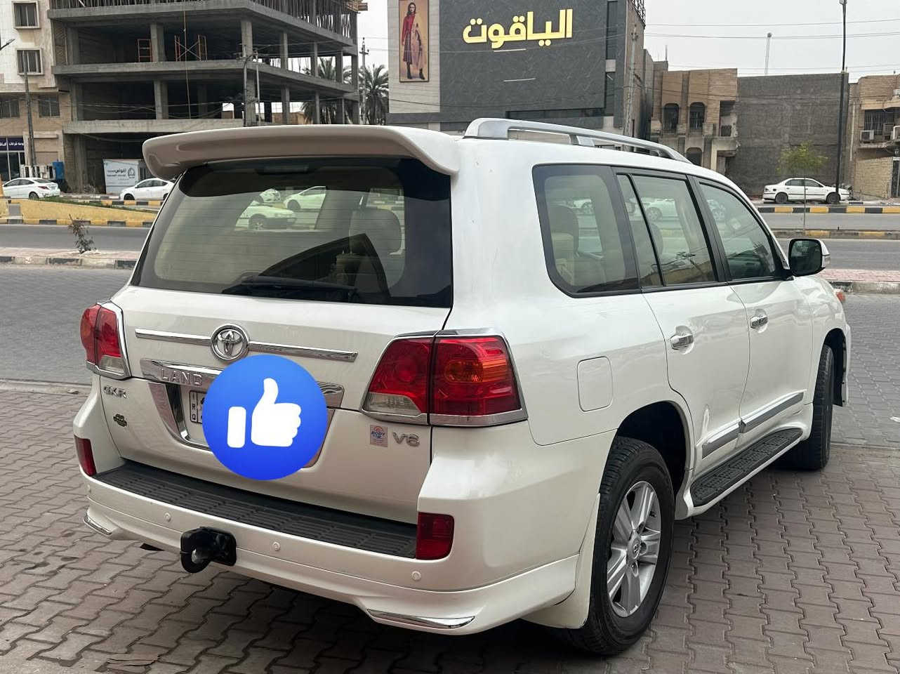 لاندكروزر 2014 بريمر كفاله  v6 عامه حته من الشخط رقم بغداد السياره ماشيه 180الف للاستفسار اكثر ***********
