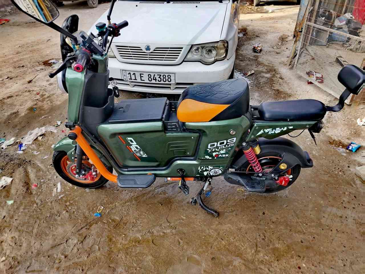 سلام عليكم دراجة x900 اخت الجديدة ستعمال اقل شهرين  سرعة 111 5 باتري ملف ١٢٠٠  بريكات دهن بصمة  تشغيل وبصمات ٢ وسويجات ٢ مانع سرقة تشغيل عن بعد وبعد معروفة لمواصفات  بيهة لكفر لمامي اني مبدلة طخيت دراجة ونفطر  وبدلتة ولباقي مكفول من كلشي  وكلشي شغال  لسلة موجودة اني مشادهة  سعر ٥٠٠ الف وبيهة مجال قليل لمكان البياع  تقاطع درويش المعالف  ***********
