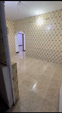 الطويسة • مشتمل أرضي • ٣ غرف