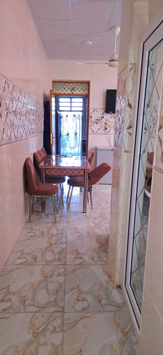 دار ١٠٠متر زراعي مداور محكمه  اساس وسقف صب كونكريت بناء 
طابوك يحتوي على غرفه نوم صاله مطبخ صحيات استقبال ارضيه بورسلين سيراميك سقف ثانوي  جاهز ب٣٨مليون  عنوان الدار  النجف الأشرف كوفه براكيه مقابل مدرسه الشهيد علي الرماحي الشارع الرئيسي والفرعيه تبليط  ٨متر 

للإستفسار الاتصال او مراجعه مكتب القمه الكوفه شارع المعمل قرب شارع المطار القديم مجاور صيدليه بلال مقابل صيدليه زحل جوار شارع سيد حبيب 
***********
***********
