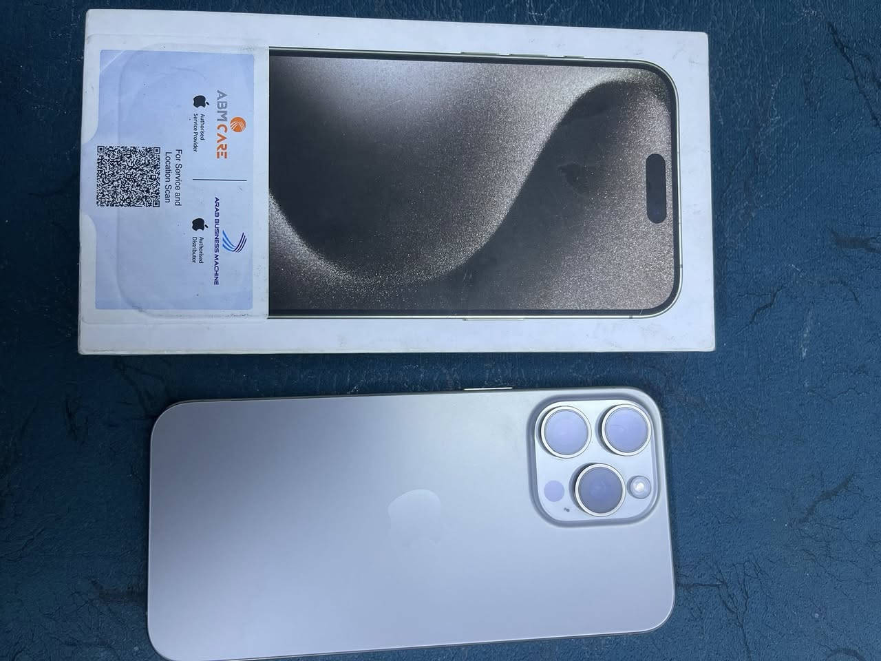 السلام عليكم
ايفون 15برو ماكس 
بطارية ١٠٠
عدد دورات الشحن ٢٤٤
مكفول مكاني بغداد مدينة الصدر ***********
