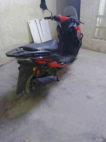 سلام عليكم ريد مراوس بدايوان. هاي سكنز مديل2025 

صارلي شهر من اخذته ***********
