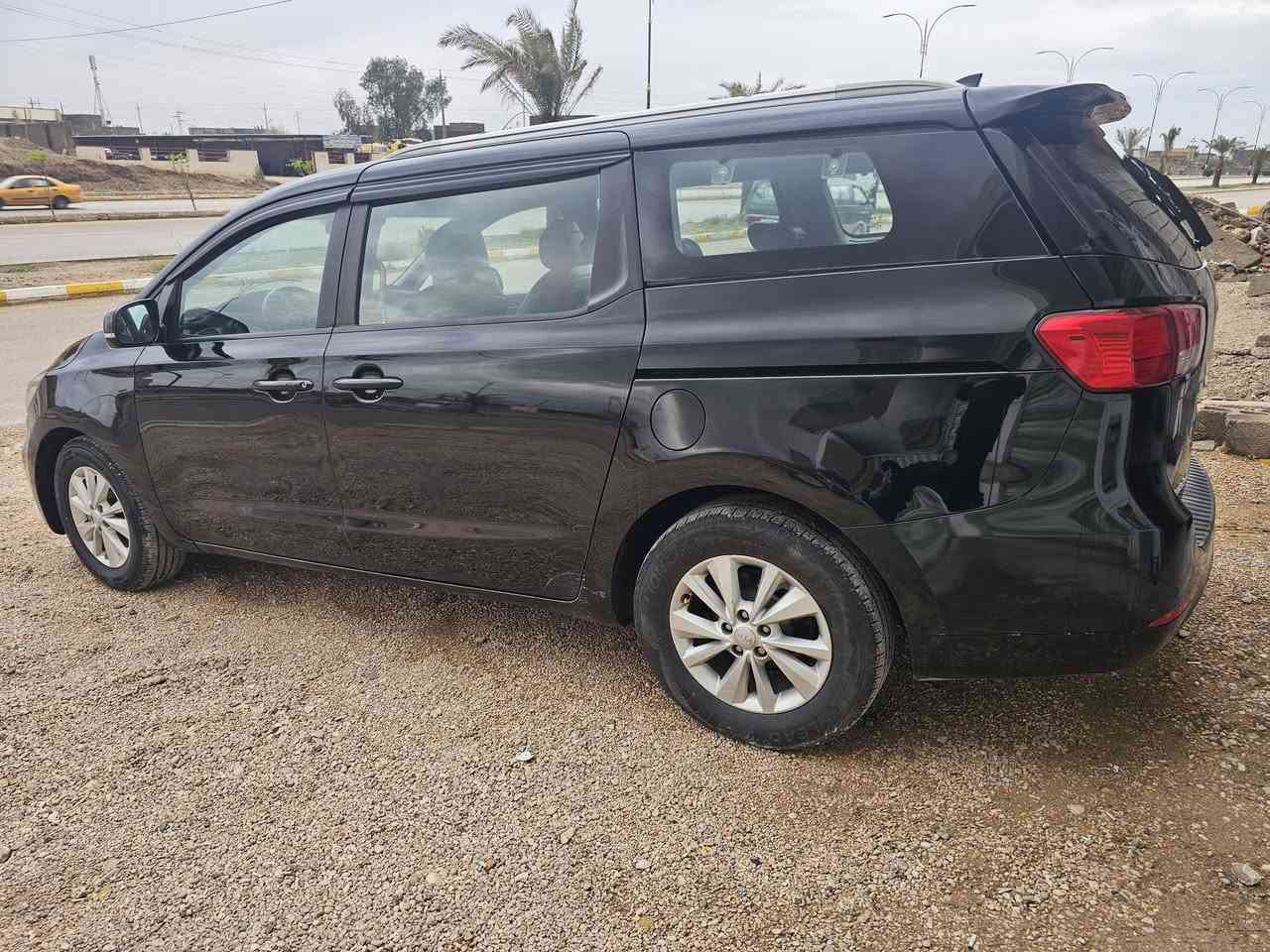 سيدونا موديل 17رقم شمالي لون اسود الضرر 3قطع بدون داخل أيرباك سليم منظومة زنون حتى موصفات LX كشن كهرباء مانع انزلاق السعر 160وبيها مجال للتواصل ***********
