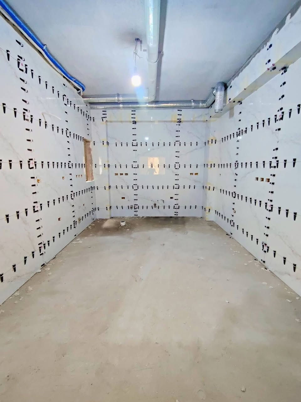 سلام عليكم
خلفه سيراميك شغل مضبوط 

وبشرط ستلام مهندس عندك شغل 

اتصل على الرقم 
***********بيه واتساب
