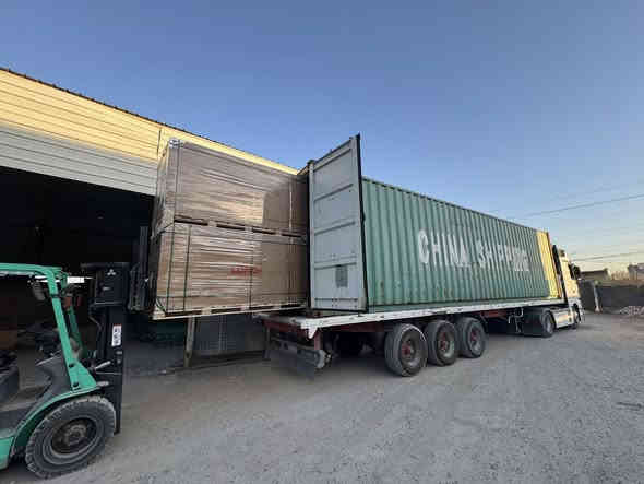 سلام عليكم اللواح لونجي 90.000 دينار فقط . 
610 واط 16 بازبار هيمو7 ضمان 25 سنه واصليه ميه بلميه
مو مال جبل ومدري اردني هذا صيني اصلي باركود وفلاش تيست 
العنوان / بابل - الحله - شارع القياده - الشاكرين 

***********
***********
