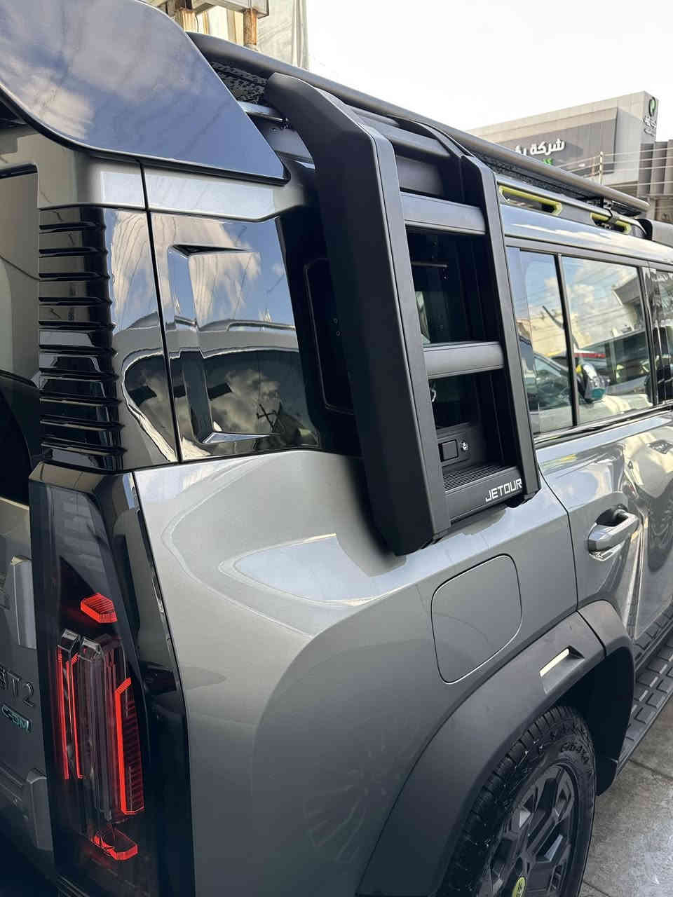 T2 1.5L Plug-in Hybrid LUXURY (E جيتور (بلك-إن هايبرد
الموديل 2025 
العداد: صفر كيلو متر
المحرك: 4 أسطوانات 1.5L تيربو + محرك كهربائي القوة الاجمالية 380
حصان
عزم الدوران (نيوتن-م) : 610
ناقل الحركة: أوتوماتيكي مخصص لنظام الهايبرد 3DHT
نظام الدفع: نظام دفع بالعجلات الامامية
سعة البطارية كيلووات/س: 26.7
بشحنة كهربائية وتعبئة وقود كاملة يصل المدى إلى 1200 كم استهلاك الوقود: 6.3 لتر لكل 100 كم

المواصفات
*فتحة سقف بانوراما بقياس 1.1م
* إطارات قياس 20 إنج
*الصندوق شفط
*الشباك الامامي شعار جيتور مضاء
*عروض ضوئية وموسيقية استعراضية
*رادار تفاعلي
*نظام القيادة شبه الذاتية
*نظام الكبح التلقائي في حالة الطوارئ
*كاميرات محيطية 540 درجة
*حساسات أمامية وخلفية
*نقطة العمياء
* تحذير مغادرة المسار
* المساعدة للبقاء في المسار
*شاشة التحكم بقياس 15.6 إنج
*شاشة القيادة بقياس 10.25 إنج
*نظام صوتي 12 سماعات من Sony
*نظام أبل كاربلاي وأندرويد أوتو

جميع مستحضرات التجميل مصنوعة في الصين

سعر ٤٤،٥٠٠،٠٠٠ ملیۆن دینار
سفر کم
بدون رقم
سلیمانیە
***********
