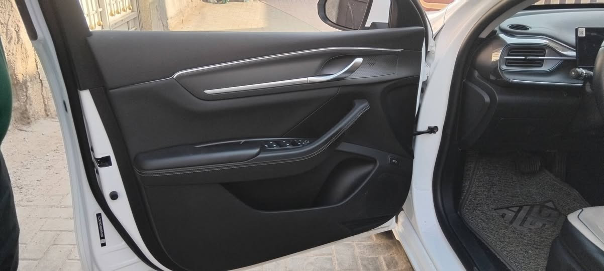 سلام عليكم بي واي دي للبيع موديل ٢٠٢٥ سيارة جديده مكفوله ما عدا بارد في قبق صندوك  مابيه صبغ ولا شخط بسمي تحويل مباشر شاشه قلابه شكل رياضي ا سيارة جاهزه وكامل ملحقات سبير وفلينه اانارة محيطيه  داخليه تحكم فيها من خلال شاشة متغير الألوان  سيارة متعوب عليه ماشية ٩٠٠٠ الف فقط  رقم بغداد مكاني بغداد سعر ١٩ مليون  رقم هاتف ***********
