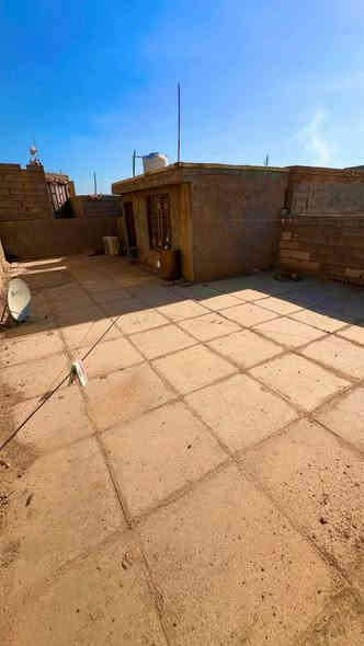 السلام عليكم
بيت للبيع   
سند ٢٥  يتكون من غرفه عدد 1)وصحيات عدد 2ستقبال كبير صاله متوسطه ومطبخ متوسط  حوش يتسع حجم تكتك او ستوته  سطح شتايكر ستاره عاليه  البيت كله مسرمك الواجهيه فقط شويه عوزه ترتيب كرهبيات فول اناره وغير ذالك 3خطوط وطني مولد ذهبي ء+ماء ماينكطع شلع ومجاري 
100متر 
الفرع مالته 7امتار 
 الفرعي الرئيسي 8متر 
يبعد عن الشارع 100متر 
بناء حديث ب2020 
 العنوان كربلاء سيد سماعيل
 خلف فرن صمون سيد الشهداء 
السعر73وبي مجال
بيع مستعجل 

❌مباشر مع صاحب البيت رقم تلفون وتساب❌        

                      ***********
