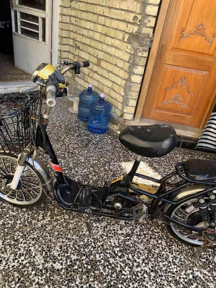 دراجة شحن متروكة فيها بعض النواقص منها البطاريات وإدامة ……واتساب ***********
