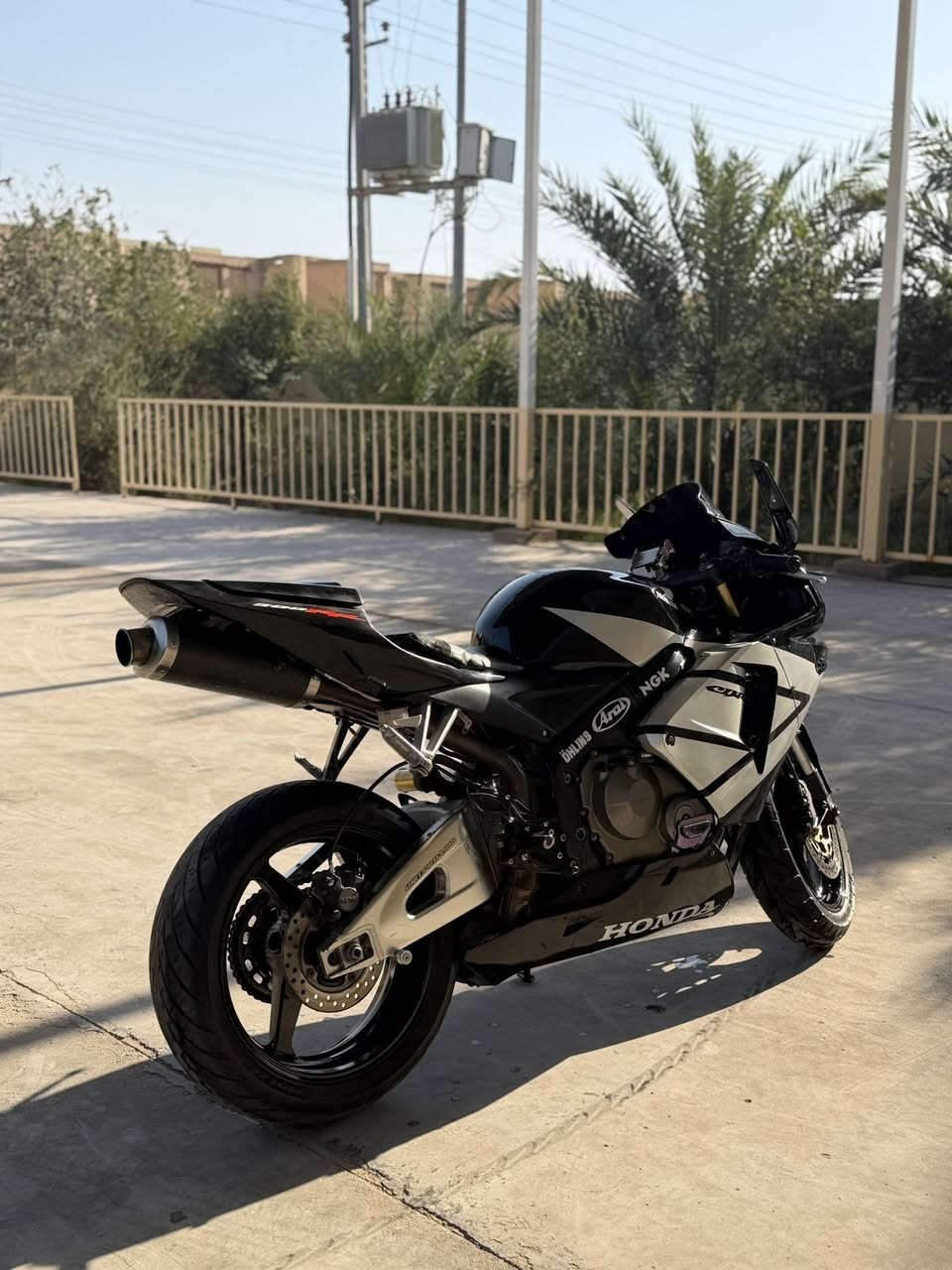 سلام عليكم
هوندا 600 موديل 2009 اصل الدراجة اوراق كاملة
شباب الشراي يتصل وبلخدمة
كفالة عامة احلى من الصور 
سعرها 38 وكلشي بلسوك 
مكانهة البصرة /قضاء شط العرب 
للاستفسار ***********
