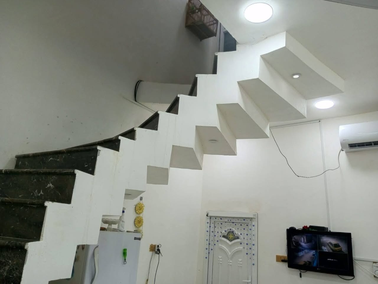 ياالله
سلام عليكم
البيت البيع طابو زراعي سند 25
الماجديه سدة صفاء مجمع حجي حسن
مساحه البيت ((100)) متر طولاني
يحتوي على استقبال وصاله ومطبخ 
وغرفتين نوم وحمام داخلي وصحيات خارجيه سعر البيت ((58)) وبي مجال 
استفسار اتصل ((***********)) 
((***********)) اخوكم أبو عراق.... عمارة, ميسان
