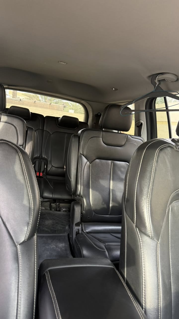 جيب شيروكي لمتد
موديل ٢٢

فول ما عدة الفتحه السيارة 

مواصفاته رادار امامي 

فور ويل 

تدفه الكشنات 

٧ راكب 

توقف ذاتي عند الرجوع 

سيارة حادثها سرقه ما بيها صبغ 

جاهزة 

السعر ٢٥٥ 

***********
