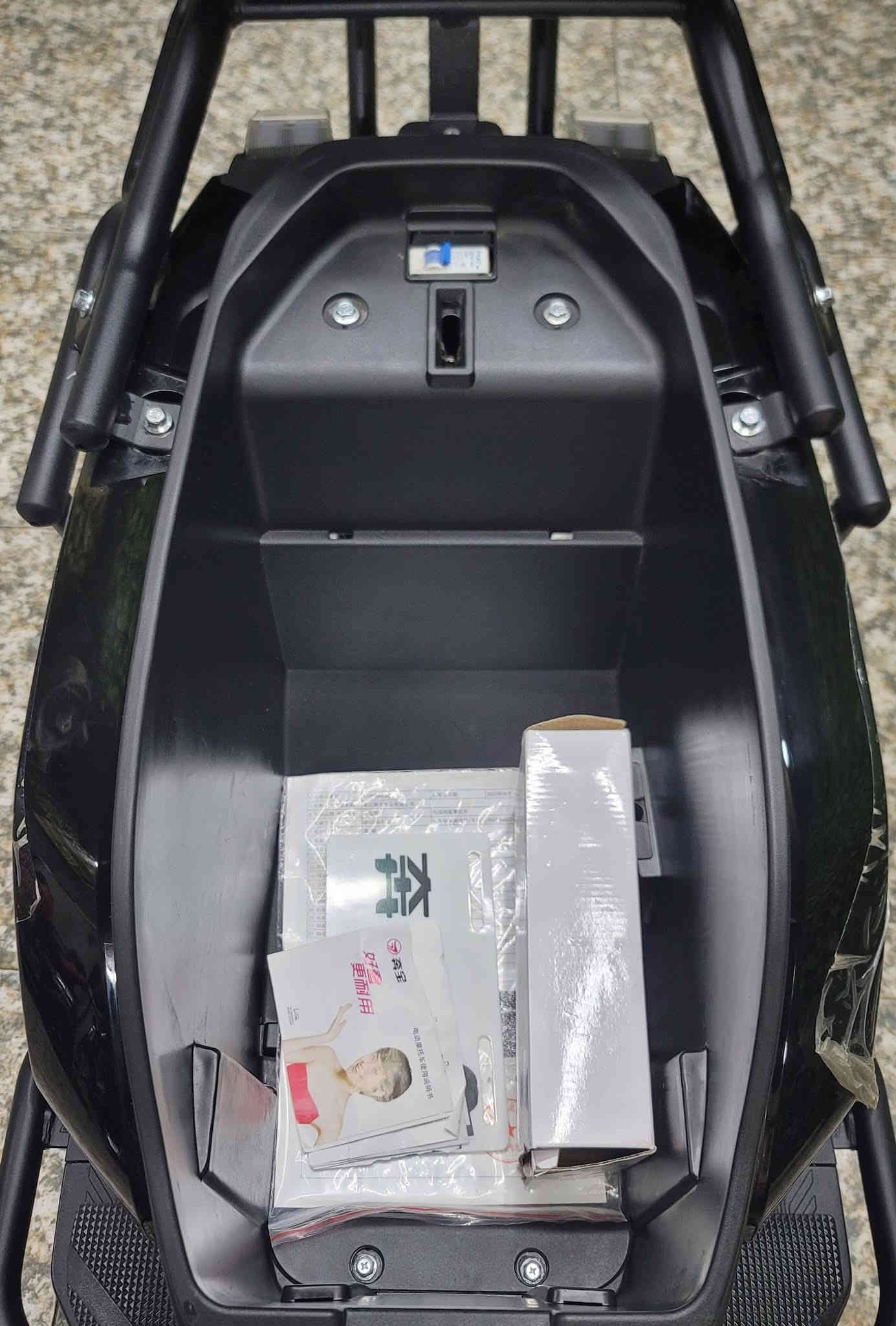 دراجه شحن صاعقه لبيع جديدة اخت  مدرعه وياهة جنطة وجادر والدراجه كلش جديدة فول مواصفات نظام رجوع Rمانع نزلاق Tcsومانع نحدار جبلي  منفذ شحن يوسبي لموبايل جنتها الداخليه جبيرة قاطع دورة بيها لايت زنون لدات خلفي امامي بصمه وسويج وسوج جنطه الاتصال على رقم *********** ماني الصويرة شارع المركز
