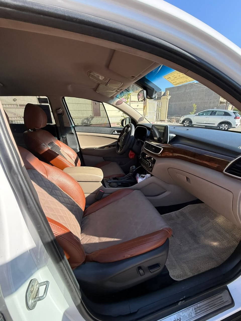 السلام عليكم
توسان 2020
خليجي 
ماشيه 70الف حقيقي 
فول موصفات عدا البنراما 
محرك2000 
بصمه 
كشنات كهرباء سايق وصدر 
حساس امامي خلفي 
شاشه 
كامره اماميه خلفيه 
شاحن واير ليس
مود درايف 
بكلايت لد 
لد نهاري 
تبريد خلفي
نضام ترحيب وأناره خارجيه
 ويل19 

السياره مكفوله كفاله عامه من كلشي 

رقم بغداد تحويل مباشر 
السعر 215وبيه وجال 
مكان السياره الانبار الفلوجه
 للاتصال ***********
