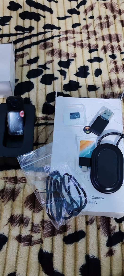 هذه الكاميرا "Thumb Action Camera" (كاميرا حركة بحجم الإبهام وهي كاميرا صغيرة جدًا ومحمولة مصممة لالتقاط مقاطع فيديو من منظور الشخص الأول
الدقة: تدعم تسجيل فيديو عالي الدقة، تصل في بعض الموديلات إلى 2.7K
التصميم: كاميرا صغيرة الحجم وقابلة للارتداء، مما يجعلها مثالية للرياضة، ركوب الدراجات، أو حتى التخييم
الميزات: تحتوي على خاصية الواي فاي (WiFi) لتسهيل نقل الصور والفيديوهات عدسه قابله للتحريك


**إذا كنت صاحب هذا الإعلان وتريد حذفه لأي سبب، رجاءا أرسل رسالة إلى الدعم الفني**