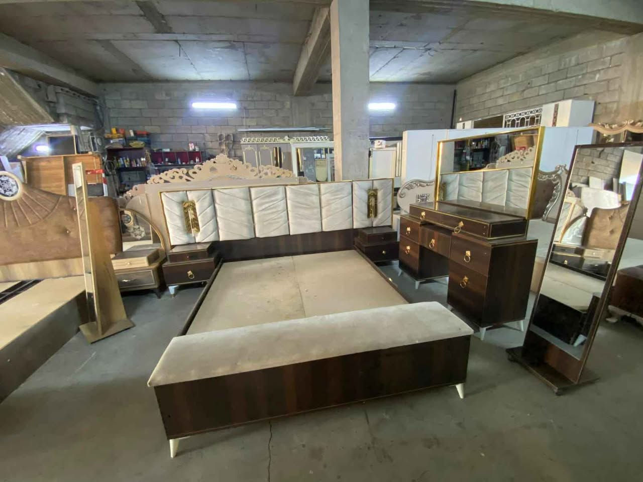 غرفة نوم تركي اخو الجديد 8قطع نضيفه كلش سعرها 500 عنوان كركوك متوفر توصيل 
رقم مبايل/*********** كركوك, العراق
