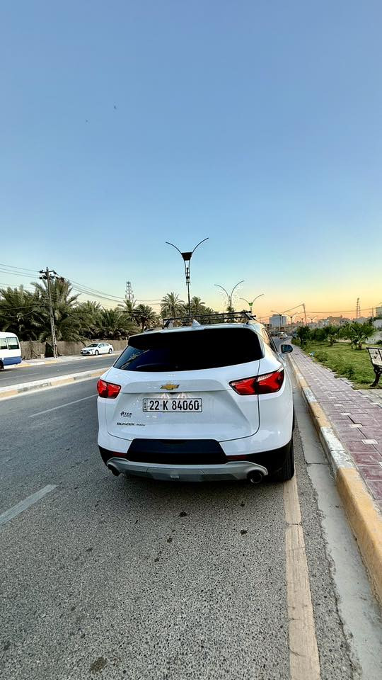 السلام عليكم 
للبيع شوفرليت بلايزر موديل 22 لون ابيض
حادث موضح بالصور 
مكينه 2000تيربو 
فور ويل 
بصمه تشغيل بصمه ابواب 
تحديد مسار 
مانع اصدام 
اوتو ستوب 
كشن سائق كهرباء 
رقم اربيل
مكان السياره كربلاء
***********
السعر 220 مجال بسيط
