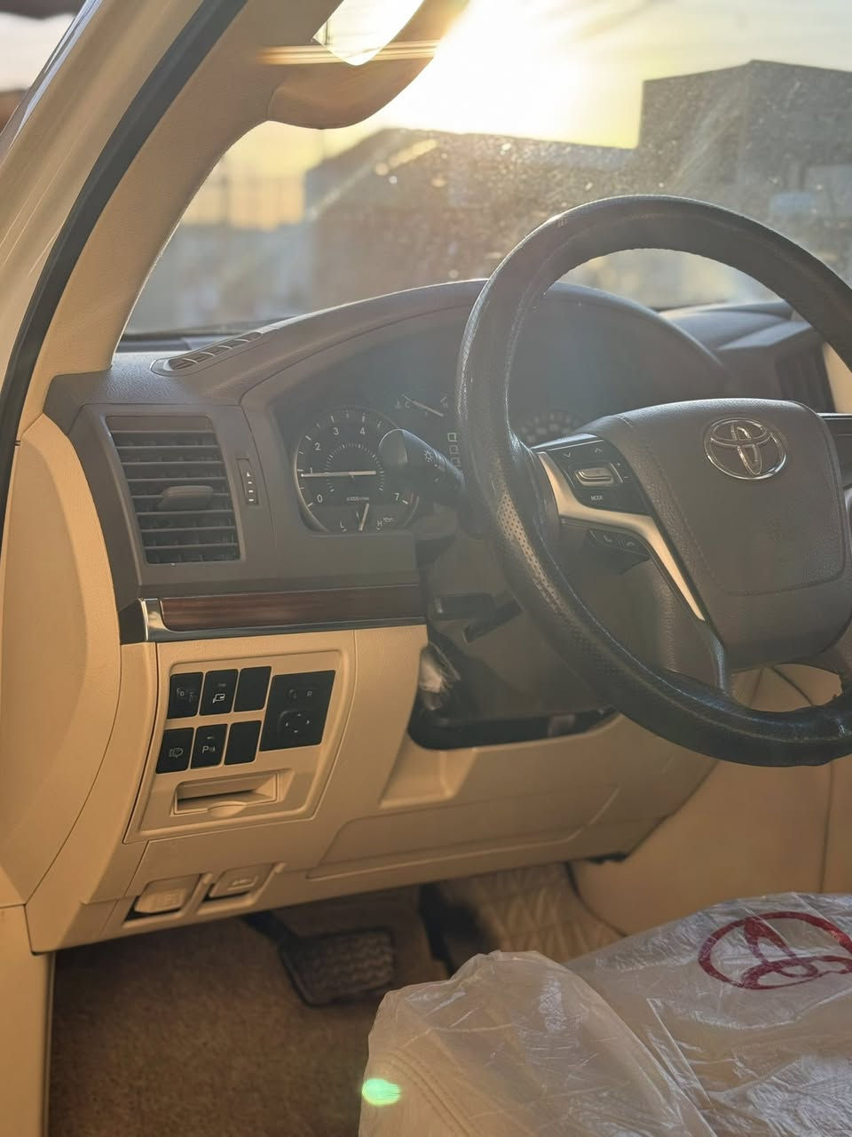 السلام عليكم 

لاندكروز Gx.r 2017 

مكينه ٦ سلندر ٤٠٠٠ 

ماشيه ٨٨ ألف 

***********
مكانها بغداد
